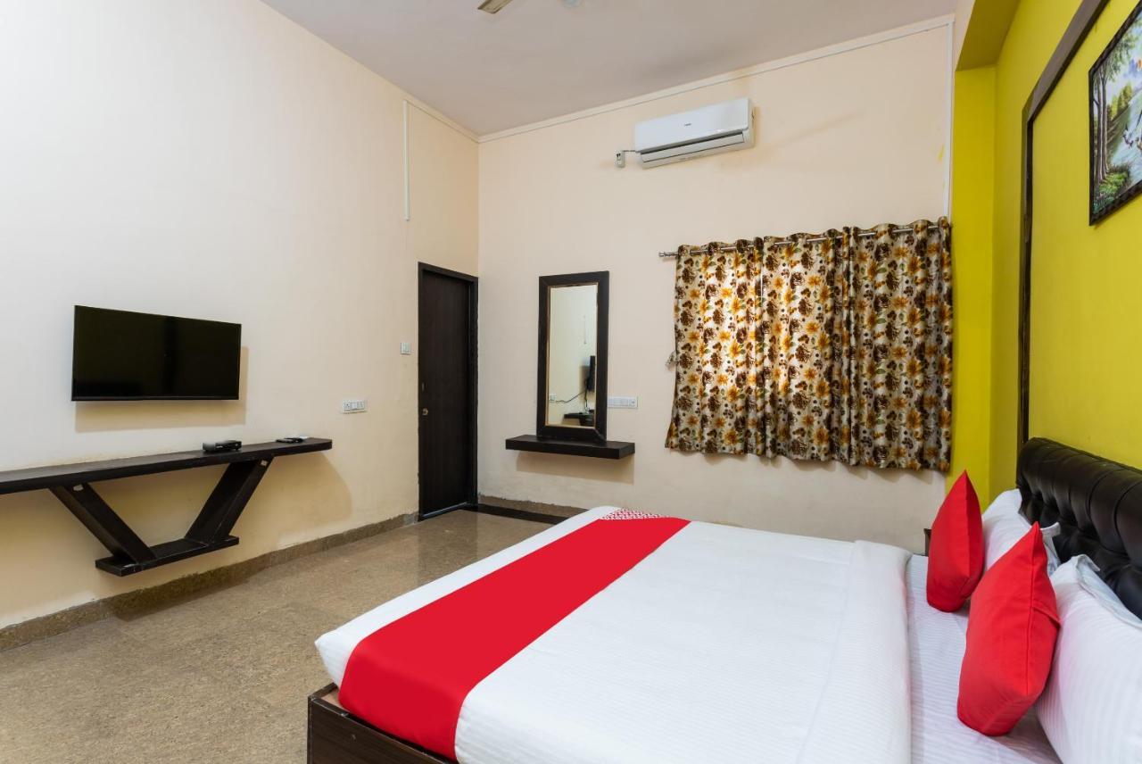Oyo 35845 U-Turn Hotel Harsola Buitenkant foto