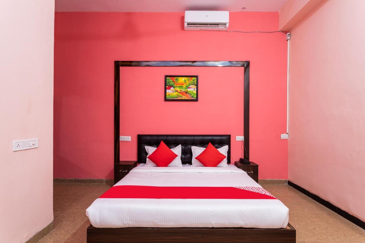 Oyo 35845 U-Turn Hotel Harsola Buitenkant foto